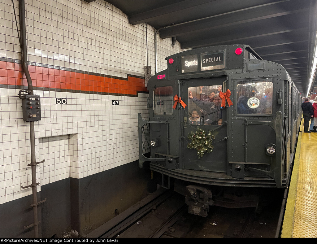 Stopped at 47-50th Sts Rockefeller Center Station during a very short delay 